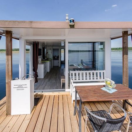 ホテル Feststehendes Hausboot Kolonie Zern エクステリア 写真
